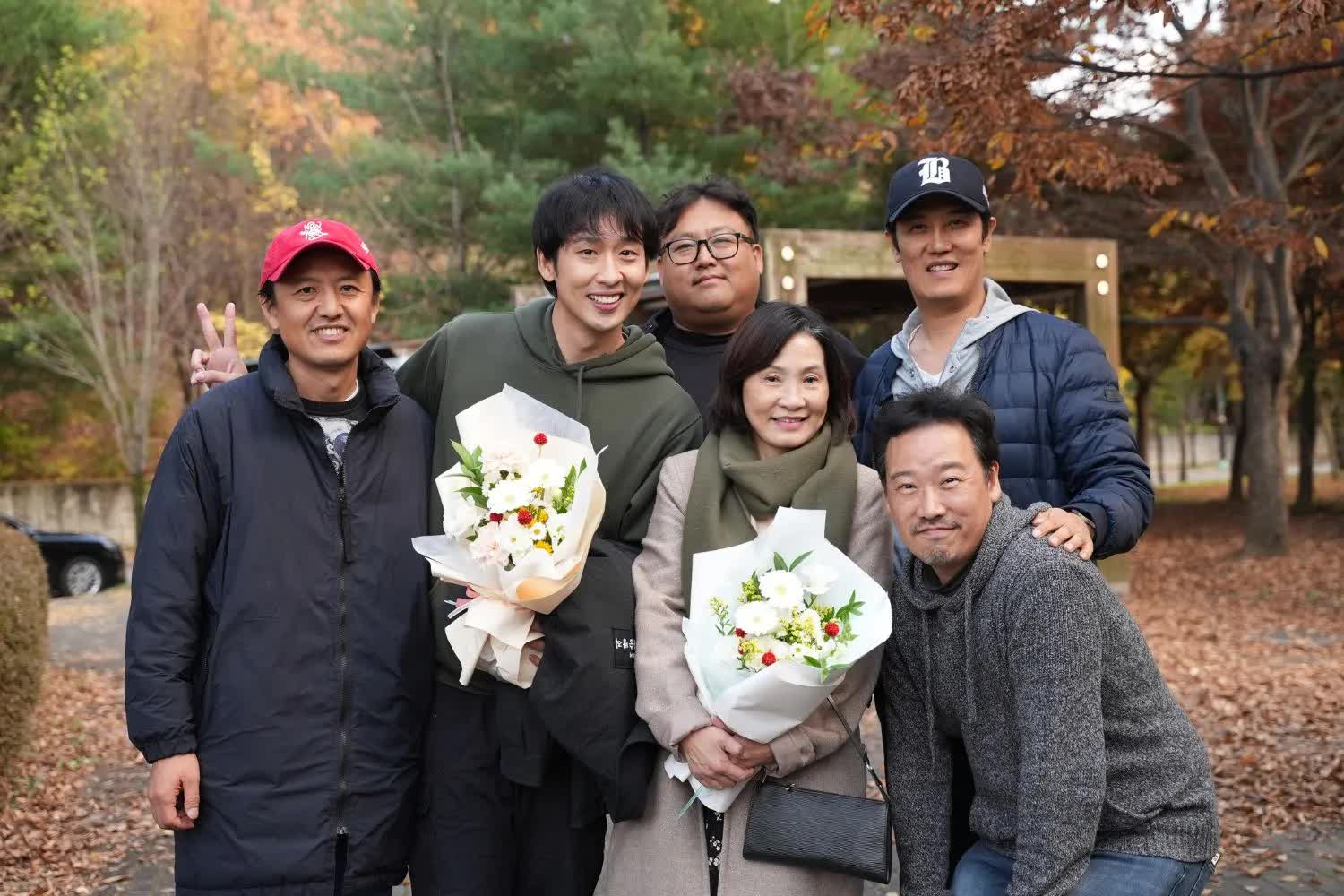 Từ Mang Mẹ Đi Bỏ tới cơn bão hợp tác quốc tế: Phim Việt đổi đời hay ảo giác nhất thời?- Ảnh 4. Từ Mang Mẹ Đi Bỏ tới cơn bão hợp tác quốc tế: Phim Việt đổi đời hay ảo giác nhất thời?- Ảnh 4.