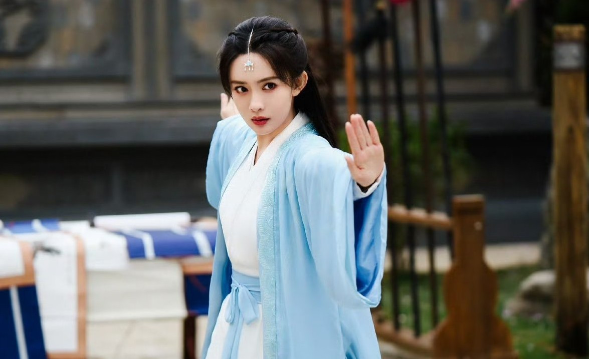 'Mai Siêu Phong' 2025 gây ấn tượng- Ảnh 2. 'Mai Siêu Phong' 2025 gây ấn tượng- Ảnh 2.