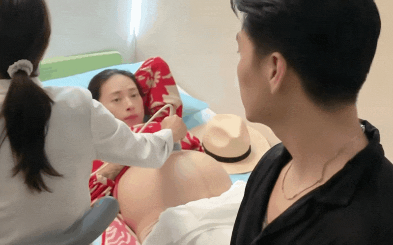 Gần 1 triệu người vào xem Ngô Thanh Vân nghẹn ngào chia sẻ về 1.001 ngày chờ đợi bé Gạo- Ảnh 2. Gần 1 triệu người vào xem Ngô Thanh Vân nghẹn ngào chia sẻ về 1.001 ngày chờ đợi bé Gạo- Ảnh 2.