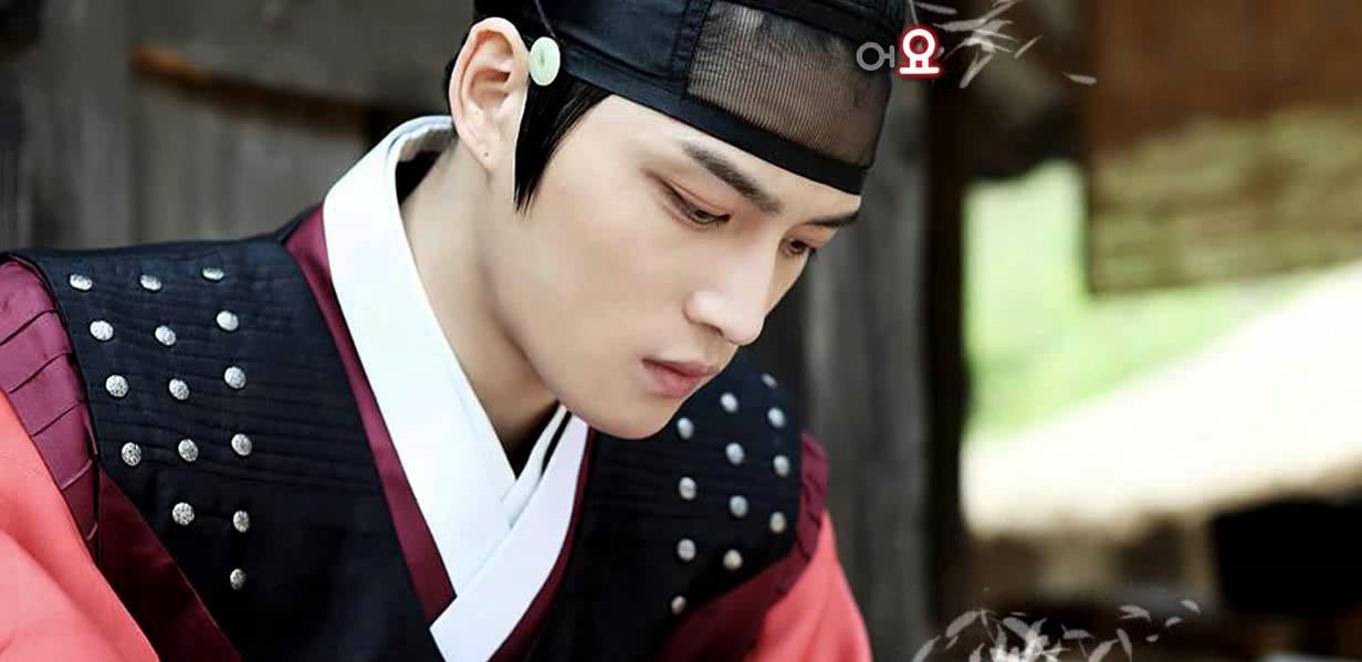 Mỹ nam 18.000 tỷ giàu nhất Hàn Quốc: Nhan sắc hồ ly mê hoặc chúng sinh, đóng phim không màng cát-xê- Ảnh 3.