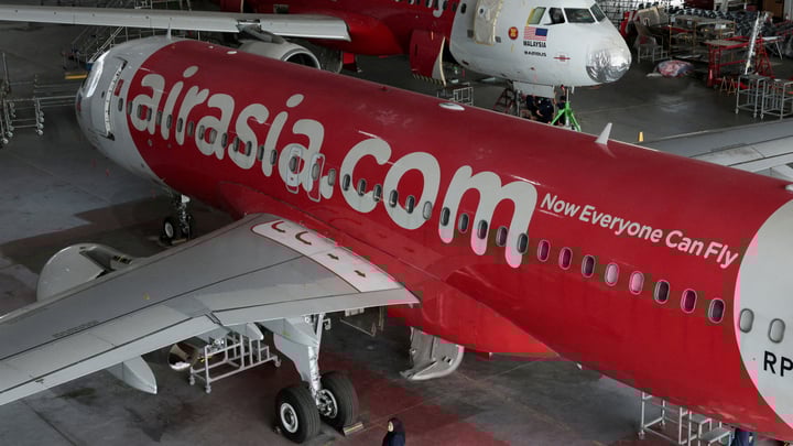 Máy bay AirAsia đến Trung Quốc phải quay đầu do cháy động cơ- Ảnh 1.