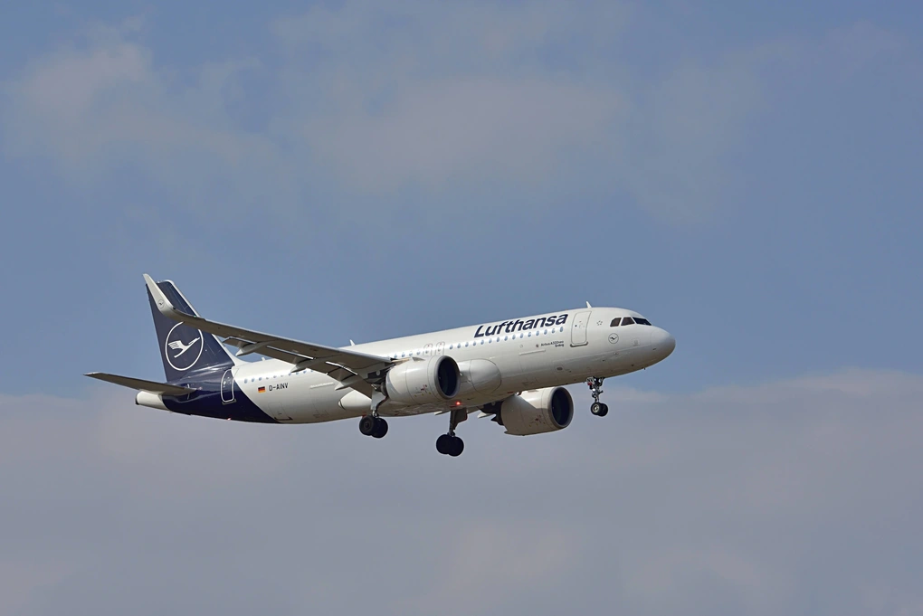 Cơ phó ngất xỉu, chuyến bay không có phi công điều khiển trong 10 phút- Ảnh 1.