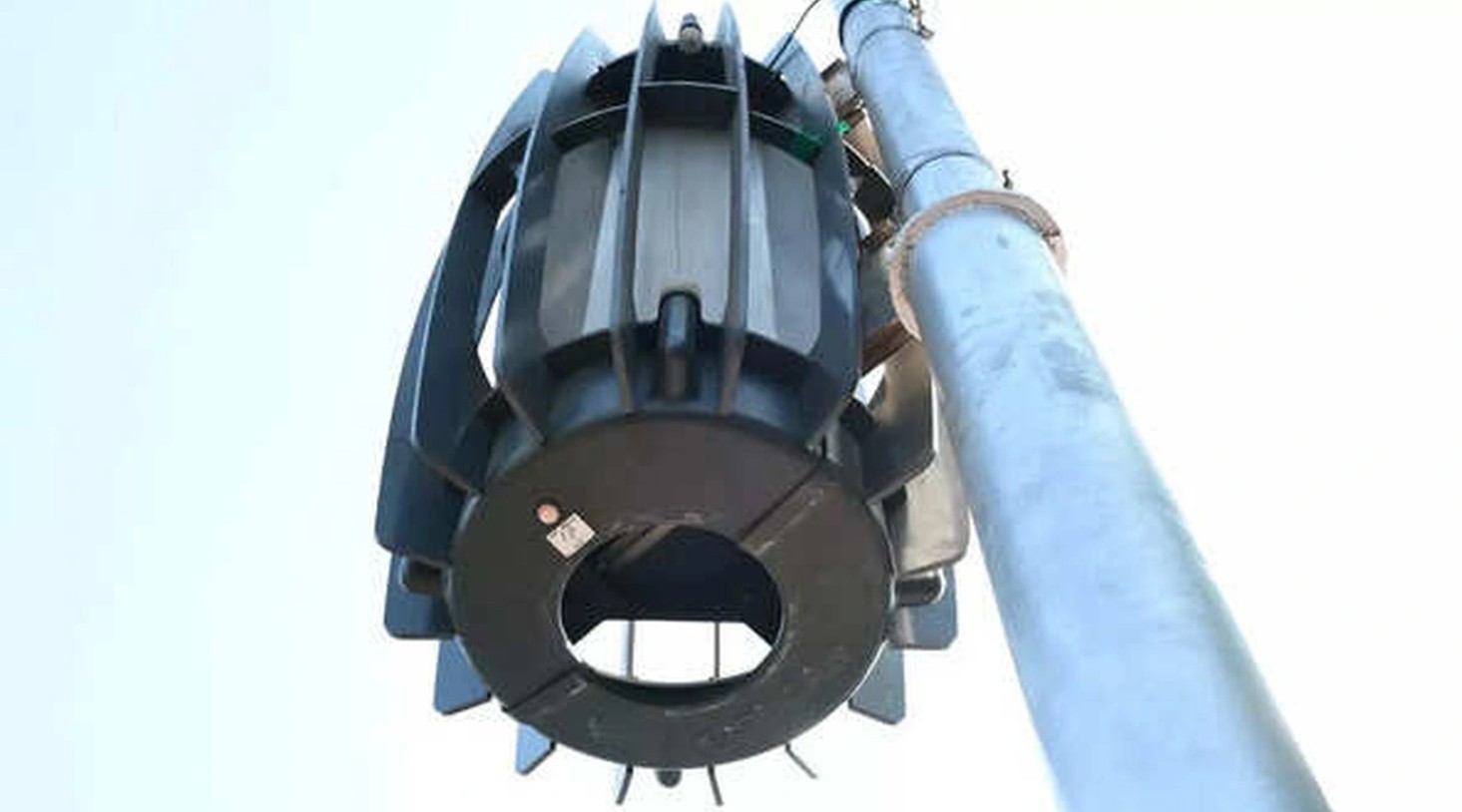 Thành phố lắp máy lọc không khí ngoài đường vì quá ô nhiễm- Ảnh 2.