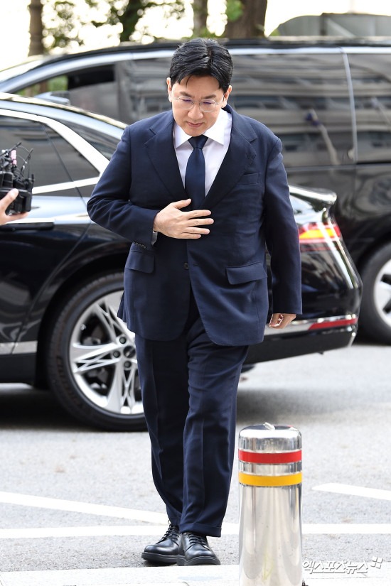 "Cha đẻ BTS" trình diện cảnh sát, thái độ ra sao khi đối mặt với án chung thân? mb1757898084496890 17579064363321002844150 1757909995986 17579099962441894339774