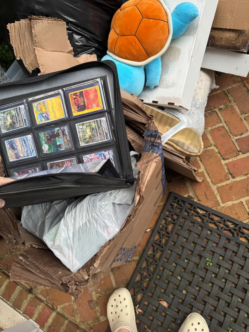 Cay đắng: Bộ sưu tập Pokémon TCG trị giá hàng ngàn USD mất trắng sau 3 ngày bị ngâm nước thải- Ảnh 2.