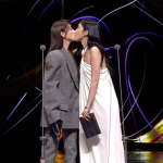 Sốc nhất Kim Chung 2025: 2 mỹ nhân hôn nhau sau khi giật tóc trên thảm đỏ md 3ec25ed1d812ea624aed9de0c408caca 17608386629531901676466 1760847590646 1760847591609582387679 0 0 449 858 crop 1760847789440700100772png