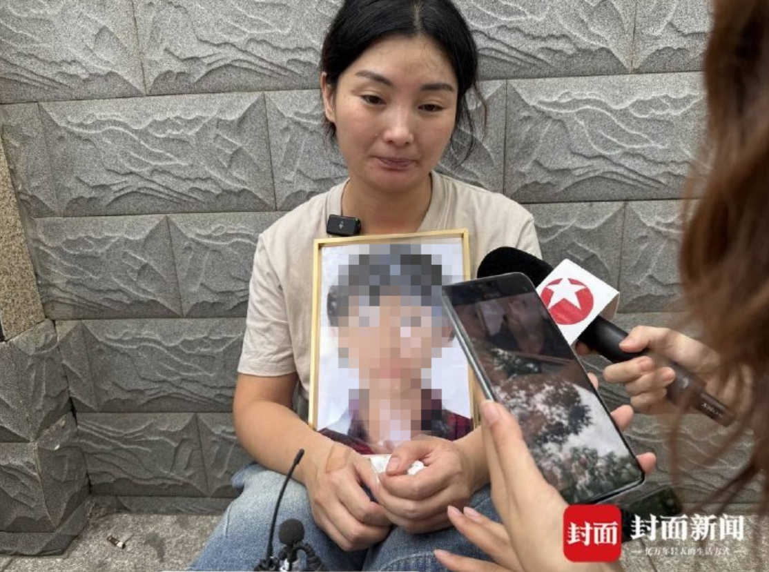 Toà tuyên án tử hình mẹ kế bạo hành bé gái đến chết, người bố bèn khóc thảm xin giảm án: Dư luận cực phẫn nộ!- Ảnh 1. Toà tuyên án tử hình mẹ kế bạo hành bé gái đến chết, người bố bèn khóc thảm xin giảm án: Dư luận cực phẫn nộ!- Ảnh 1.