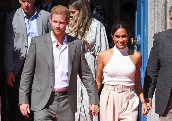 Harry và Meghan nhận cảnh báo từ chuyên gia rằng họ sẽ bị chê cười vì dự án sách mới- Ảnh 2. Harry và Meghan nhận cảnh báo từ chuyên gia rằng họ sẽ bị chê cười vì dự án sách mới- Ảnh 2.