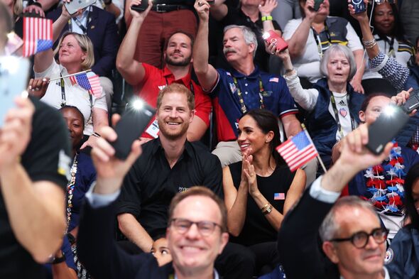 Vương phi Diana sẽ nghĩ gì khi gặp con dâu út Meghan Markle, theo góc nhìn từ bạn thân của bà- Ảnh 2.