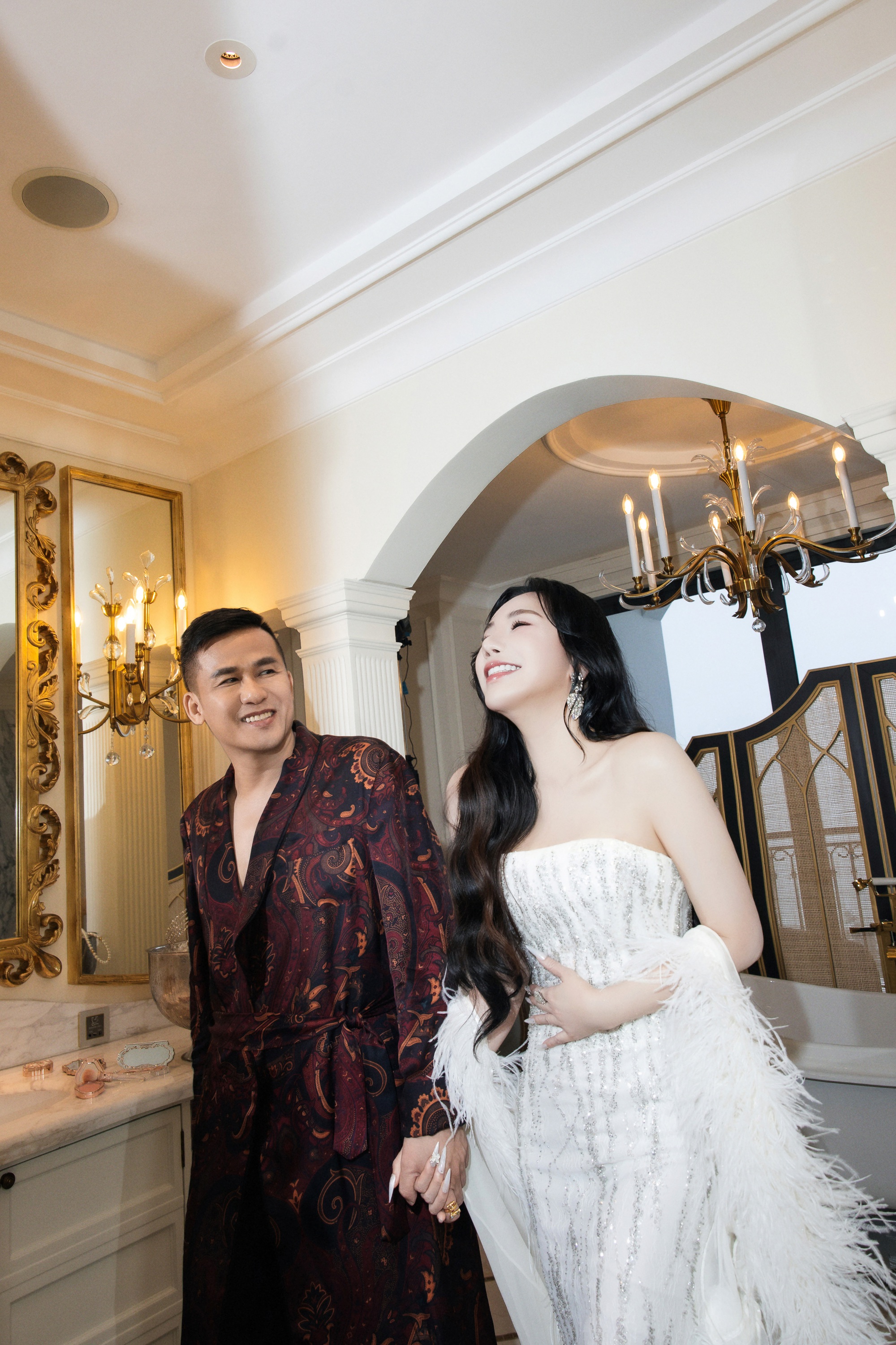 Phú bà showbiz 45 tuổi cưới chồng doanh nhân: “Em có một trái tim rất thuần khiết