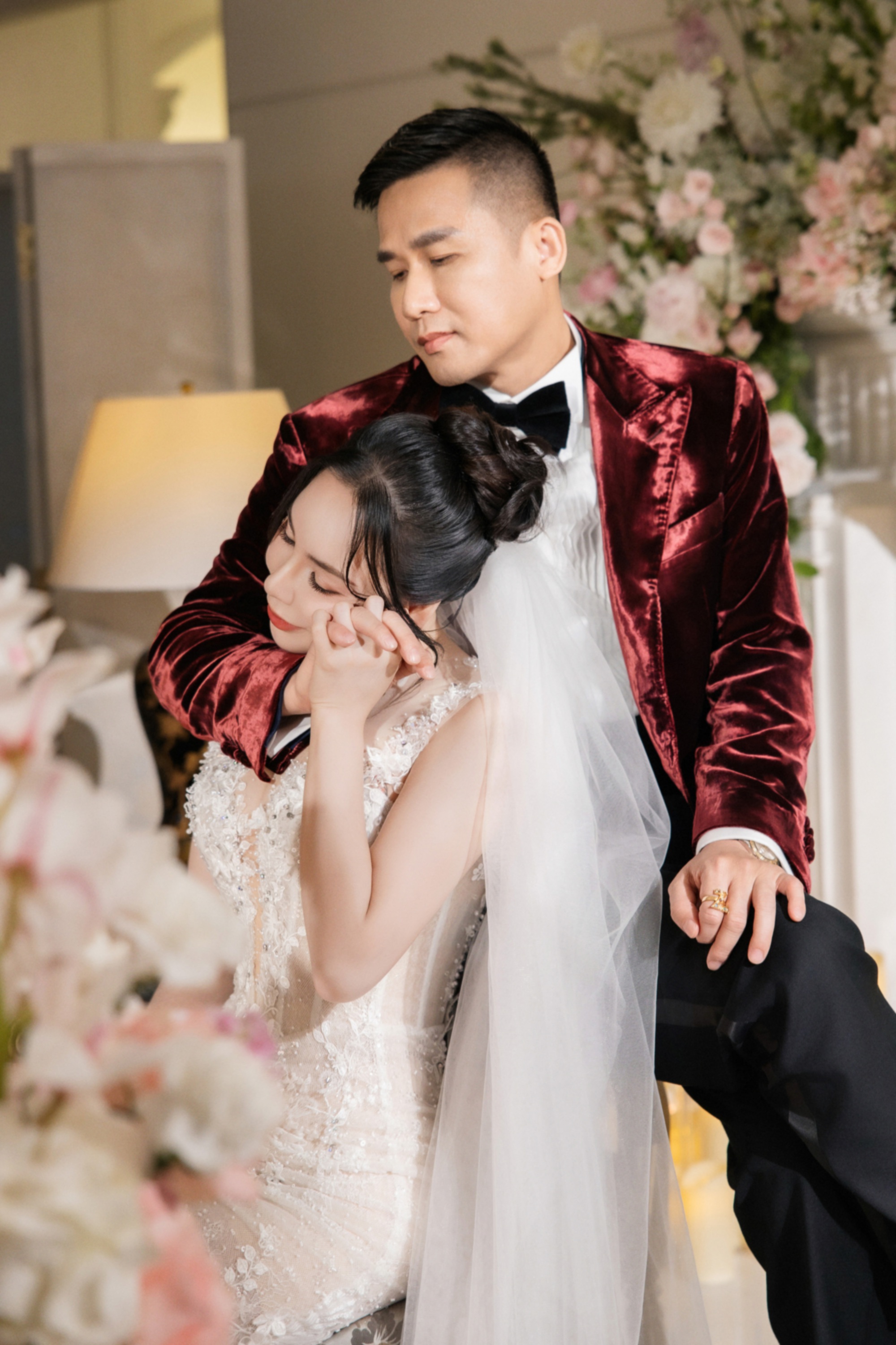 Phú bà showbiz 45 tuổi cưới chồng doanh nhân: “Em có một trái tim rất thuần khiết