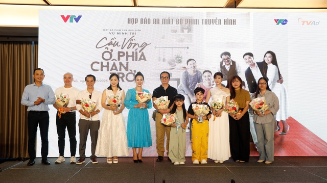 Nam diễn viên vắng mặt ở họp báo vì Covid-19, nữ chính lẻ bóng hút mọi ánh nhìn, được khen càng ngày càng đẹp- Ảnh 1.