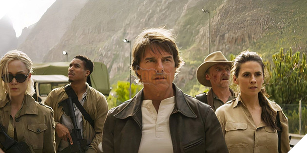 Nhà Làm Phim Christopher McQuarrie Gọi “Fan Service” Là “Thuốc Độc”