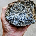 Một tảng đá 2 tỷ năm tuổi vừa nứt ra, để lộ bên trong bí mật chấn động microbes rocks 1400x850 17647507227871065935648 1764751776911 17647517771561899094624 0 7 850 1367 crop 17647517949811296240364jpg