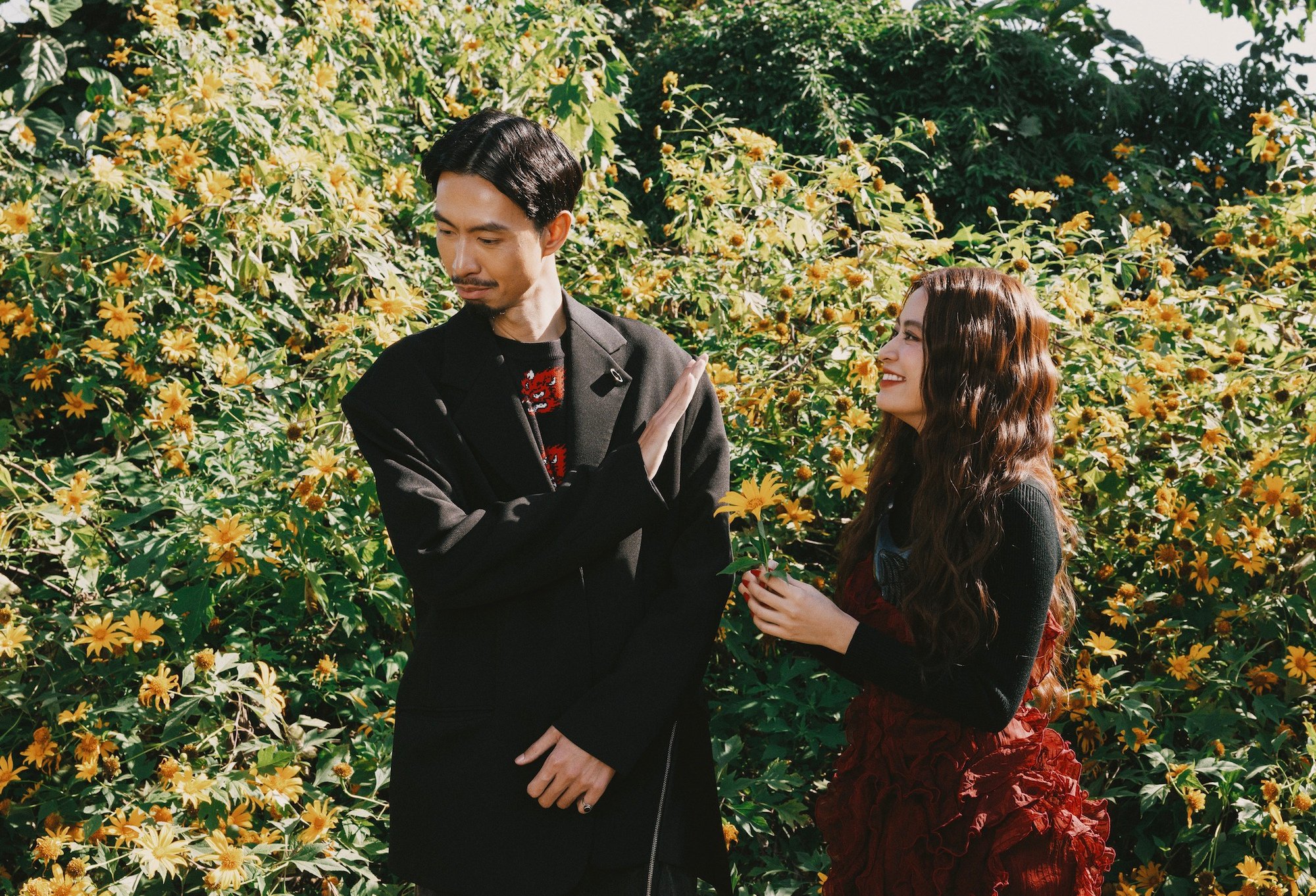 ĐỘC QUYỀN: Hoàng Thuỳ Linh - Đen Vâu và hai em bé song sinh ở quê nhà Tam Đảo- Ảnh 16. ĐỘC QUYỀN: Hoàng Thuỳ Linh - Đen Vâu và hai em bé song sinh ở quê nhà Tam Đảo- Ảnh 16.