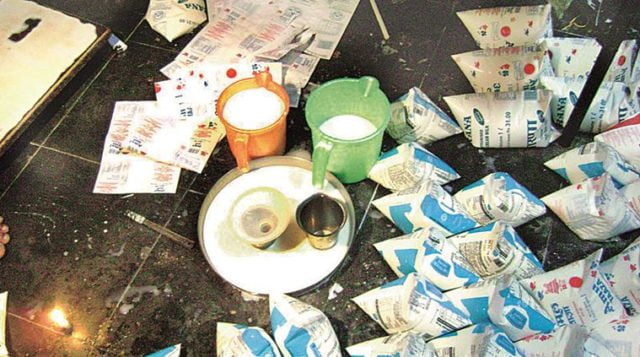 Chỉ tốn 1.500 đồng tạo ra 1 lít sữa từ… sơn, dầu gội và urê: Cả đường dây sữa độc bị quét sạch trong 72 giờ- Ảnh 2.