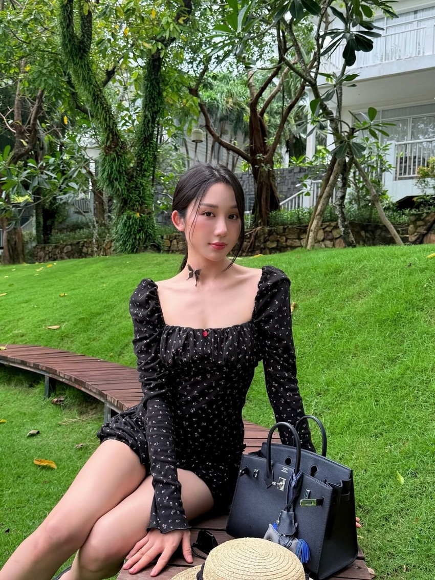 Nữ streamer Việt, diện quần siêu ngắn khiến fan phát cuồng mina young 20 2