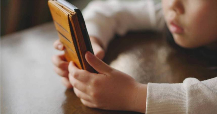 Bé gái 13 tuổi mất tích 7 ngày, được tìm thấy trốn chơi điện thoại ở nhà hoang- Ảnh 1.