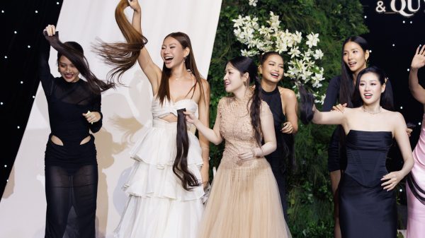 Dàn hoa hậu nhảy múa ở lễ cưới Á hậu Quỳnh Châu và chồng CEO 25 Dàn hoa hậu nhảy múa ở lễ cưới Á hậu Quỳnh Châu và chồng CEO minn0367 1761534433462 1761534433788269848942