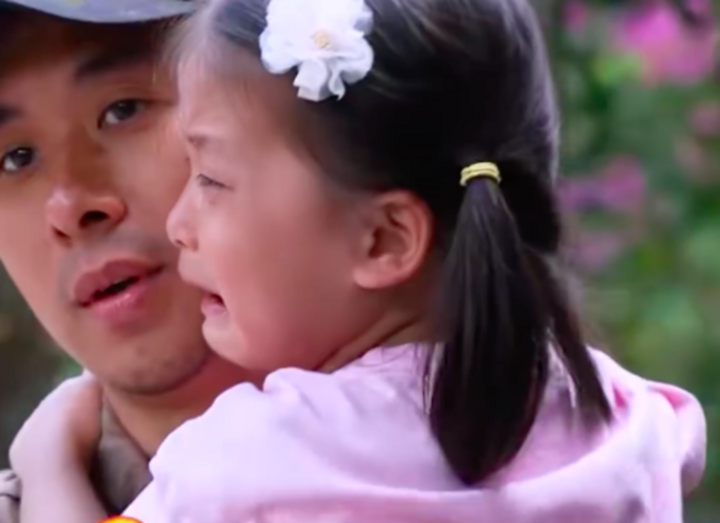 Tình tiết gây tranh cãi dữ dội trong Bố ơi! Mình đi đâu thế?- Ảnh 1.