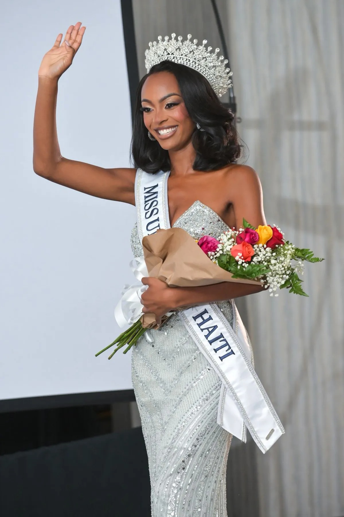 Tình trạng của thí sinh Hoa hậu Hoàn vũ ngã lọt hố, phải nằm phòng ICU- Ảnh 3. Tình trạng của thí sinh Hoa hậu Hoàn vũ ngã lọt hố, phải nằm phòng ICU- Ảnh 3.