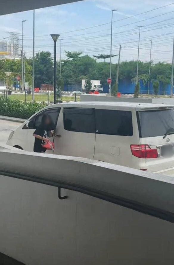 Con gái 14 tuổi bỏ nhà đi theo bạn trai, bố mẹ hoảng sợ nhớ lại dấu vết lạ trên cổ con cách đó vài tuần- Ảnh 3.