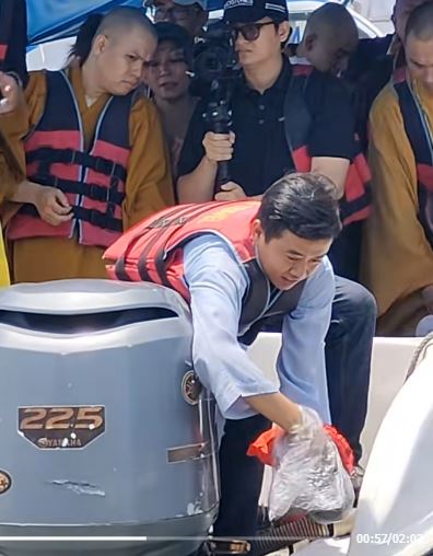 Tro cốt Quý Bình đã nằm lại ở biển Cần Giờ đúng di nguyện- Ảnh 2.