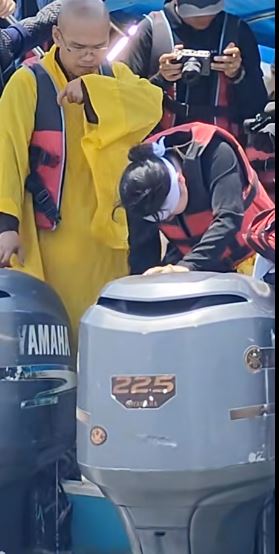 Tro cốt Quý Bình đã nằm lại ở biển Cần Giờ đúng di nguyện- Ảnh 1.