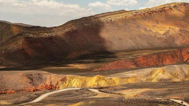 Phát hiện mỏ có trữ lượng tới 995,3 tấn vàng, chính quyền lập tức phong tỏa dãy núi dài hơn 7.200km- Ảnh 1.