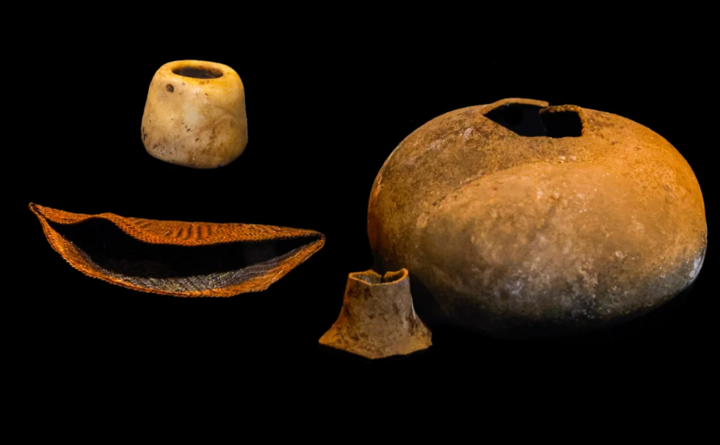 Phát hiện thi hài người phụ nữ 5.000 năm tuổi vẫn còn nguyên da, tóc trong mộ cổ- Ảnh 2. Phát hiện thi hài người phụ nữ 5.000 năm tuổi vẫn còn nguyên da, tóc trong mộ cổ- Ảnh 2.