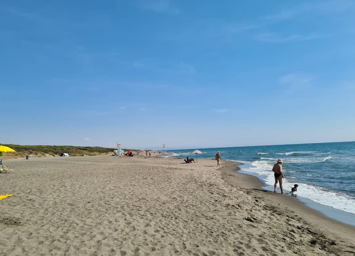 Thiếu niên bị vùi lấp trong cát đến tử vong khi du lịch biển- Ảnh 1.