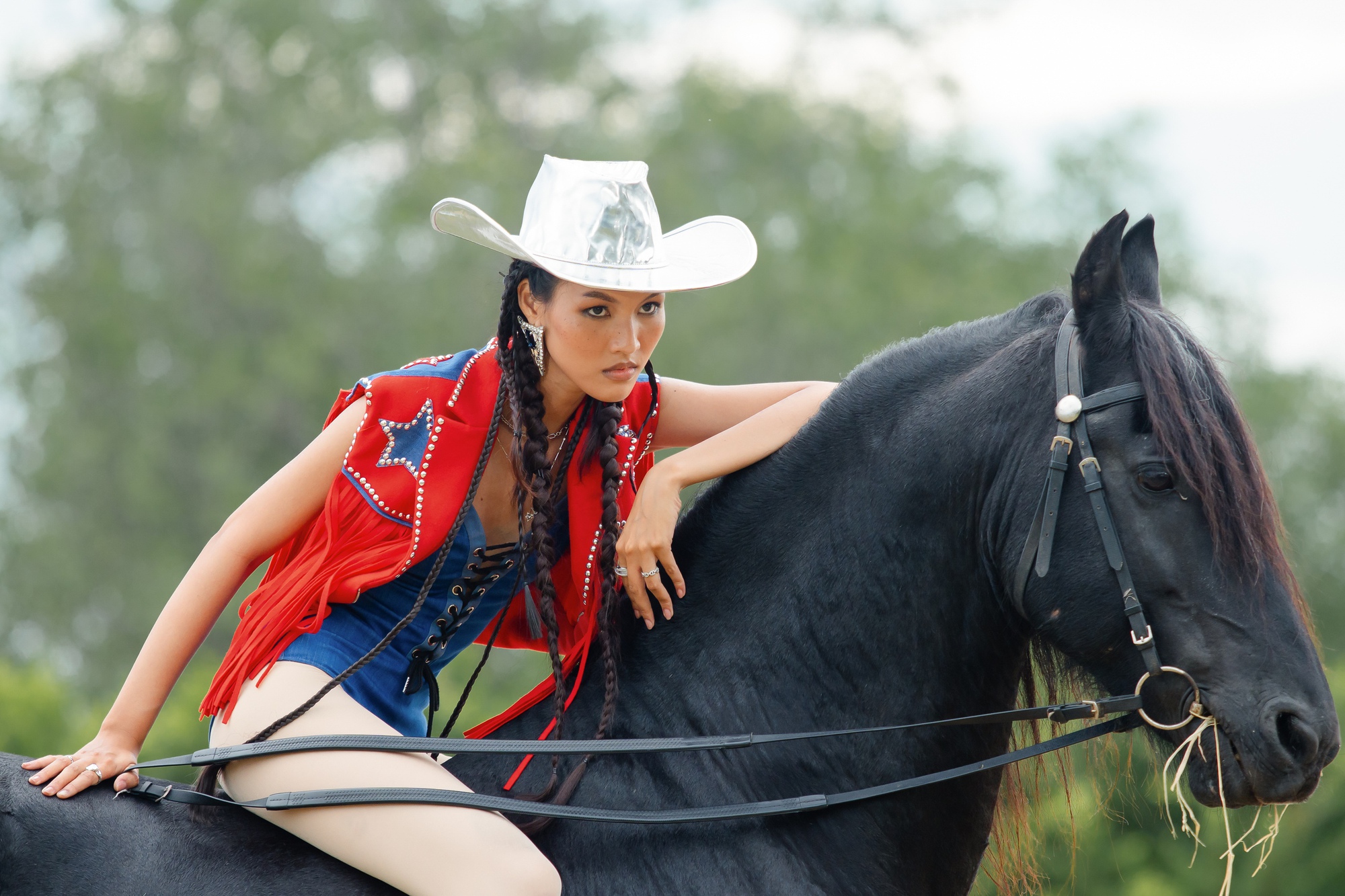 Tập 2 Vietnam's Next Top Model: Nàng Mơ ngã khỏi lưng ngựa, luật chơi mới