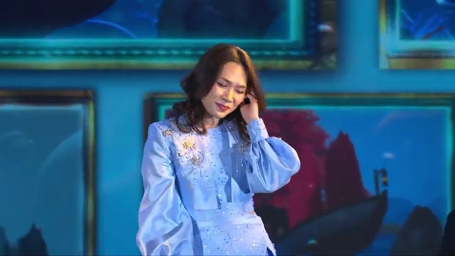 Mỹ Tâm gặp sự cố khi diễn ở Hạ Long, nhắc thẳng khán giả hút thuốc kém duyên- Ảnh 2.