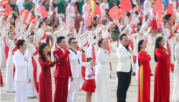 Gây xúc động khi xuất hiện tại quảng trường Ba Đình sáng 2/9, Mỹ Tâm đẳng cấp cỡ nào?- Ảnh 3.