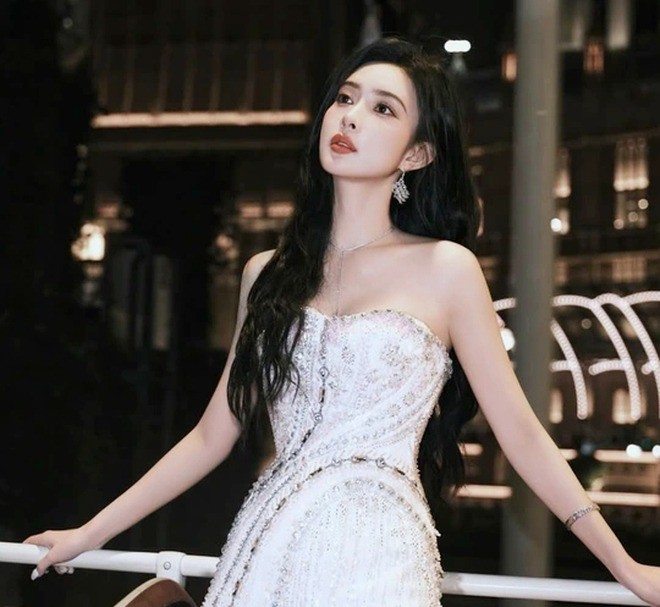 Mỹ nữ được đàn ông khao khát nhất 2025: Hứng