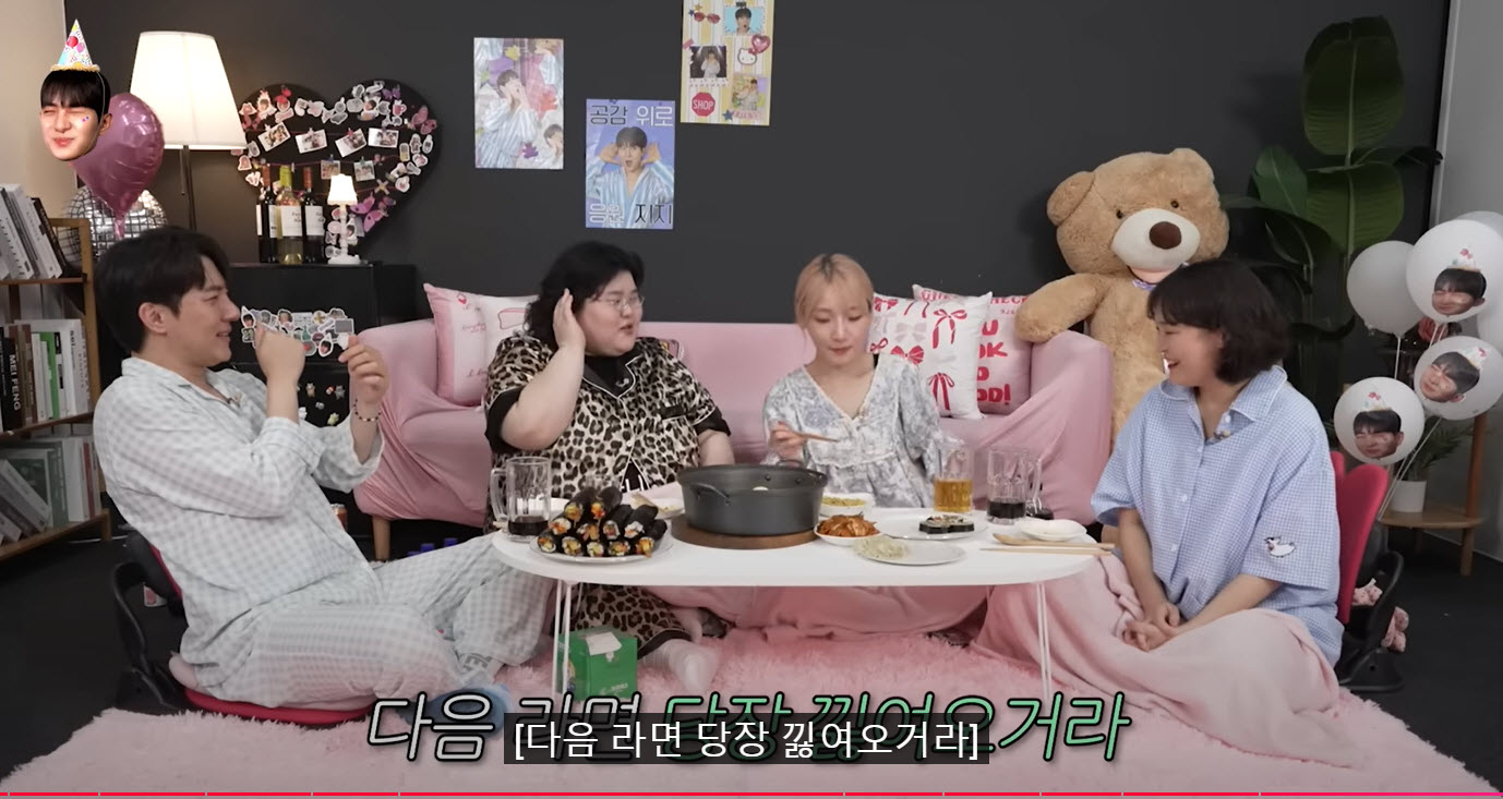 Các youtuber trò chuyện về công việc mukbang