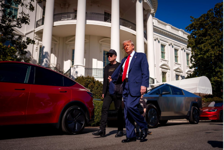 Tổng thống Donald Trump cân nhắc bán xe Tesla, nói không còn nghĩ tới Elon Musk- Ảnh 1. Tổng thống Donald Trump cân nhắc bán xe Tesla, nói không còn nghĩ tới Elon Musk- Ảnh 1.