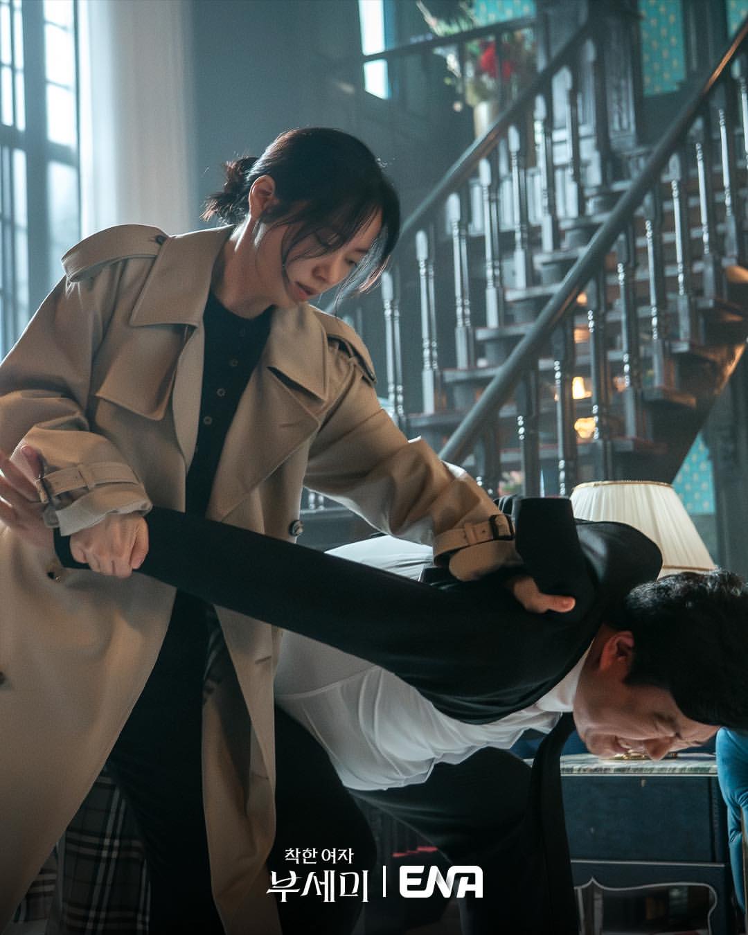 Phim Hàn vừa chiếu đã lập kỷ lục 63 năm mới có 1 lần, hoàn hảo tới mức mọi mỹ từ đều trở nên thừa thãi- Ảnh 5. Phim Hàn vừa chiếu đã lập kỷ lục 63 năm mới có 1 lần, hoàn hảo tới mức mọi mỹ từ đều trở nên thừa thãi- Ảnh 5.