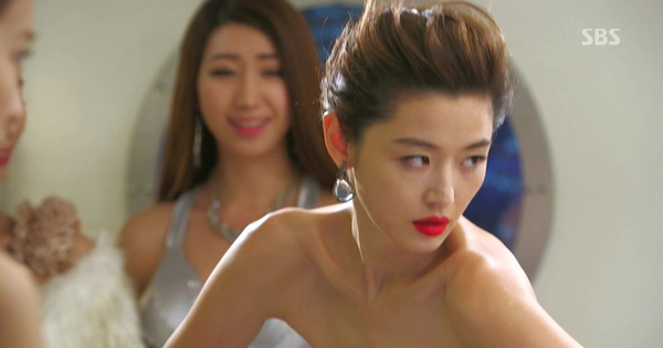 5 mỹ nhân Hàn là “kẻ thù của người hướng nội”: Thấy Son Ye Jin là khóc thét, số 1 kém duyên thôi rồi 27 5 mỹ nhân Hàn là “kẻ thù của người hướng nội”: Thấy Son Ye Jin là khóc thét, số 1 kém duyên thôi rồi mv5bztcxyjbjotatymq4mc00owy1ltg1 1750935143878 175093514425510776577 0 17 515 1000 crop 17509352412291217345958png