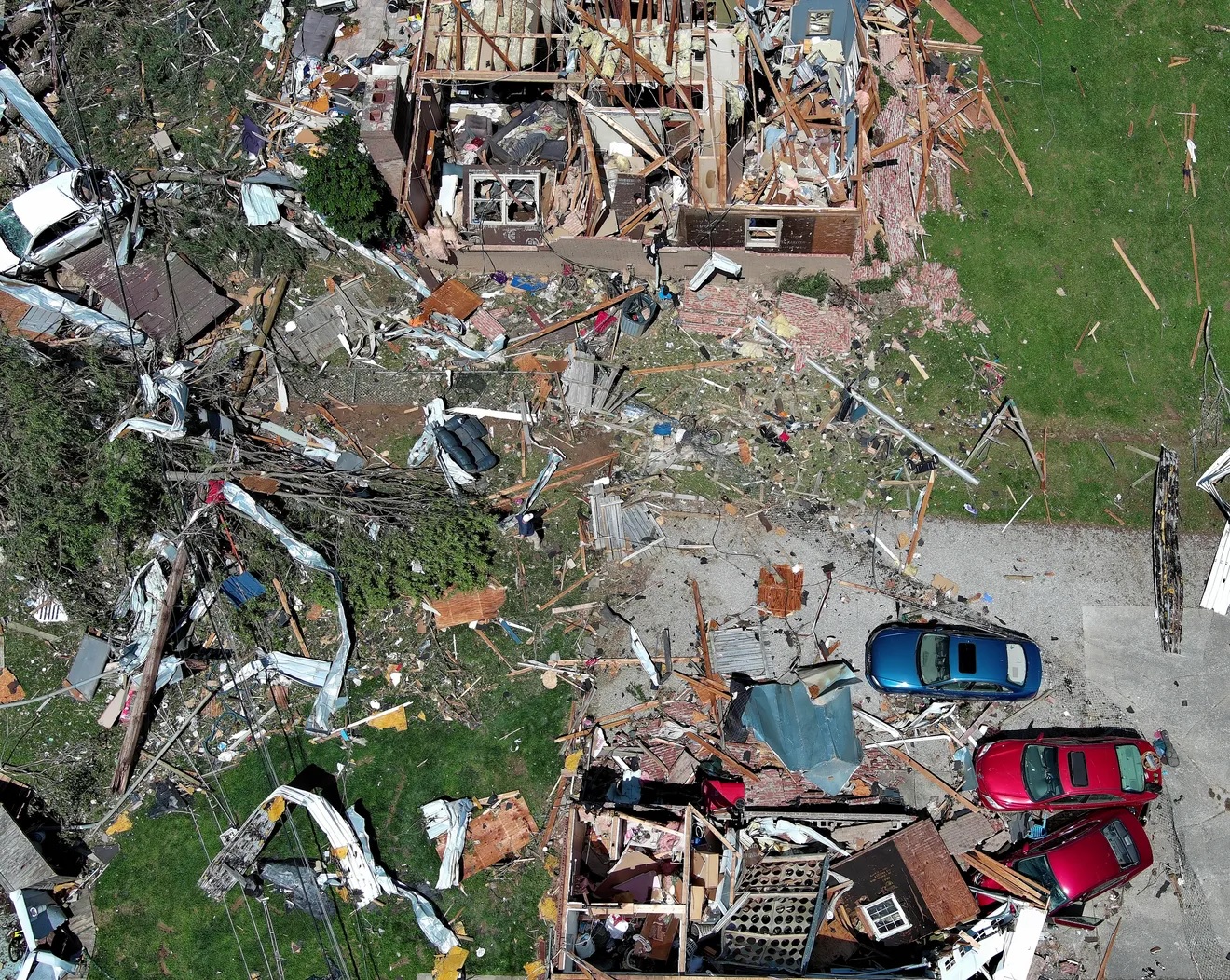 Mưa bão, lốc xoáy xé toạc nhà cửa ở nhiều bang nước Mỹ- Ảnh 1.