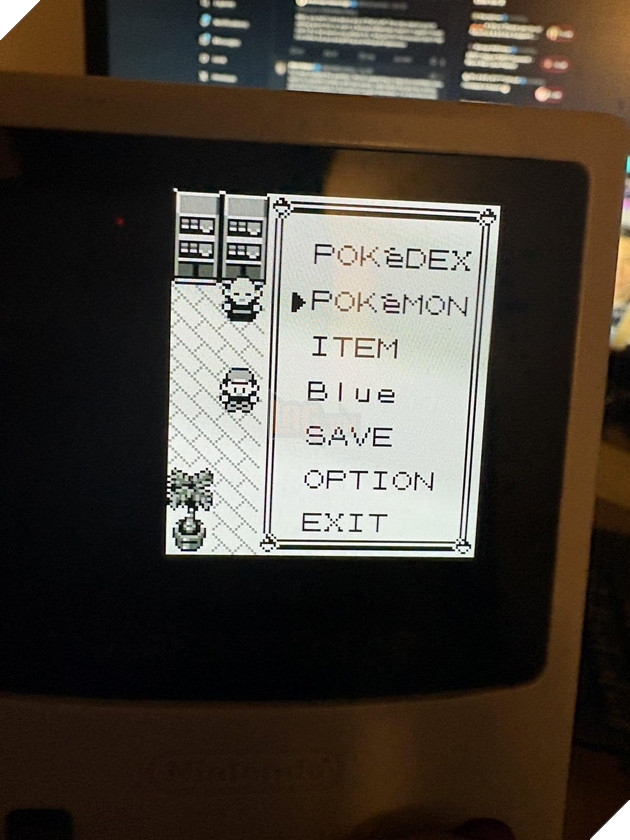 r/pokemon - My Pikáchu just unexpectedly evolved without a thunderstone while playing Pokémon Blue on my gameboy