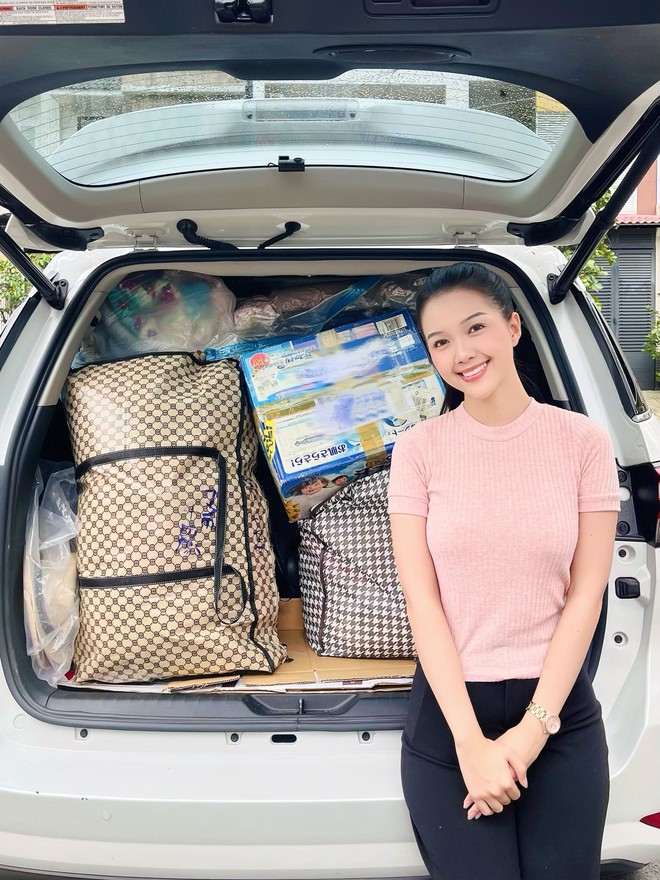 Nghệ sĩ lên đường đi cứu trợ vùng lũ- Ảnh 16.