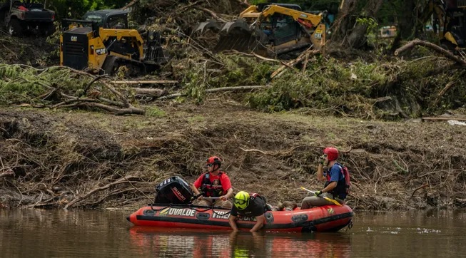 Thảm họa Texas: Nước dâng cao bằng tòa nhà 2 tầng, bi kịch gọi tên