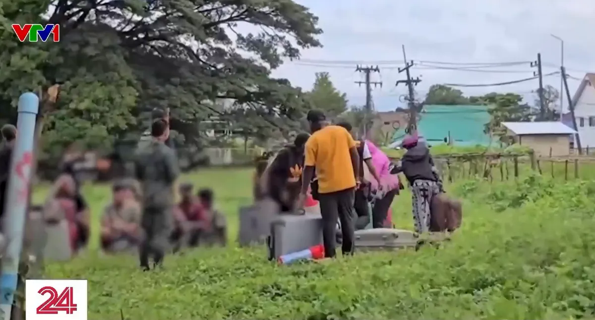 54 kẻ lừa đảo trốn từ Myanmar sang đầu thú tại Thái Lan- Ảnh 1. 54 kẻ lừa đảo trốn từ Myanmar sang đầu thú tại Thái Lan- Ảnh 1.