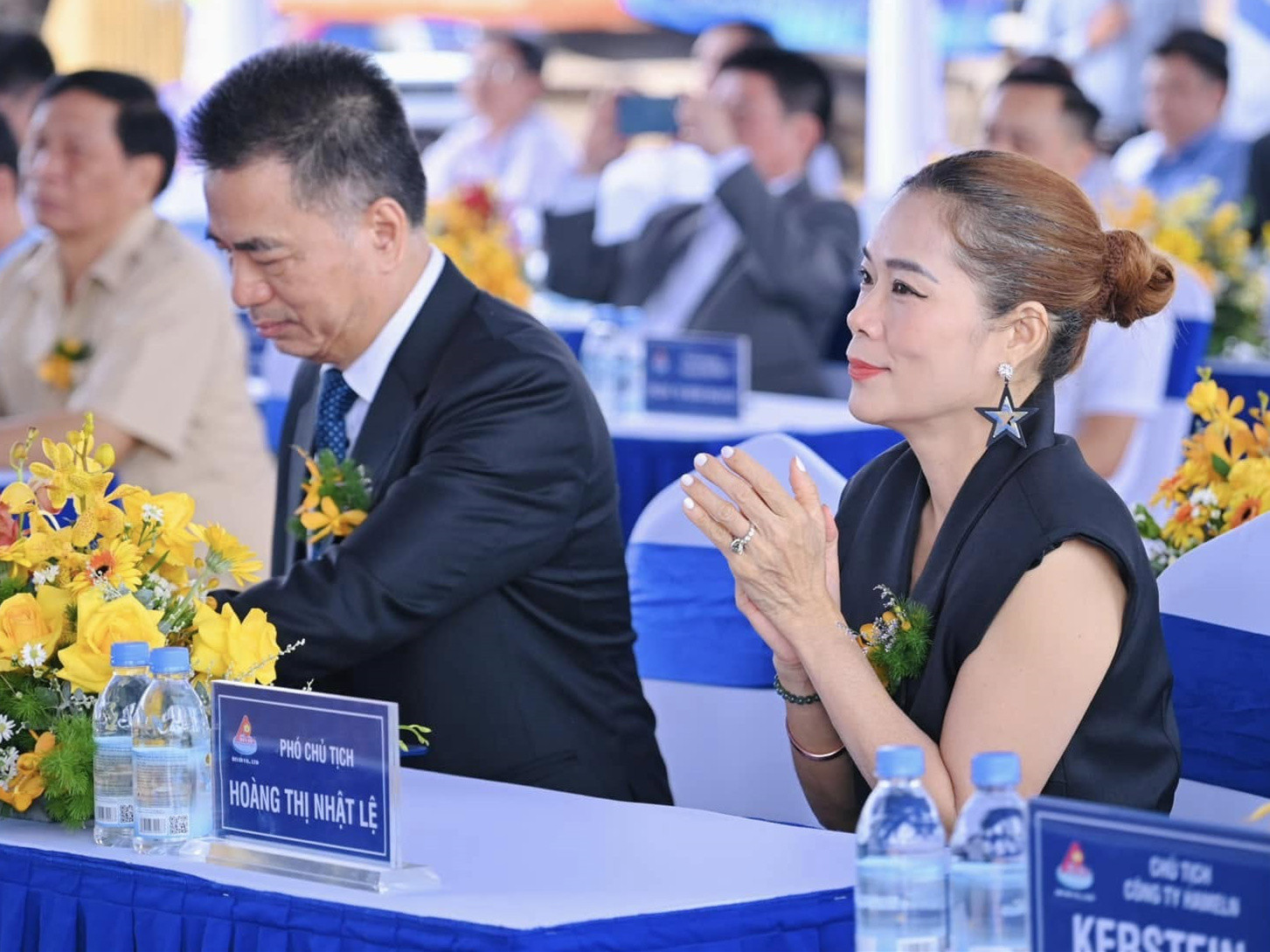 Nữ ca sĩ sở hữu vài biệt thự ngàn mét vuông ở Mỹ và Việt Nam: Nữ ca sĩ sở hữu vài biệt thự ngàn mét vuông ở Mỹ và Việt Nam: