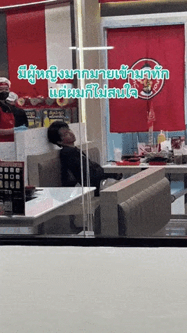 Nam thực khách 'no tới bất tỉnh' sau khi ăn buffet - 2