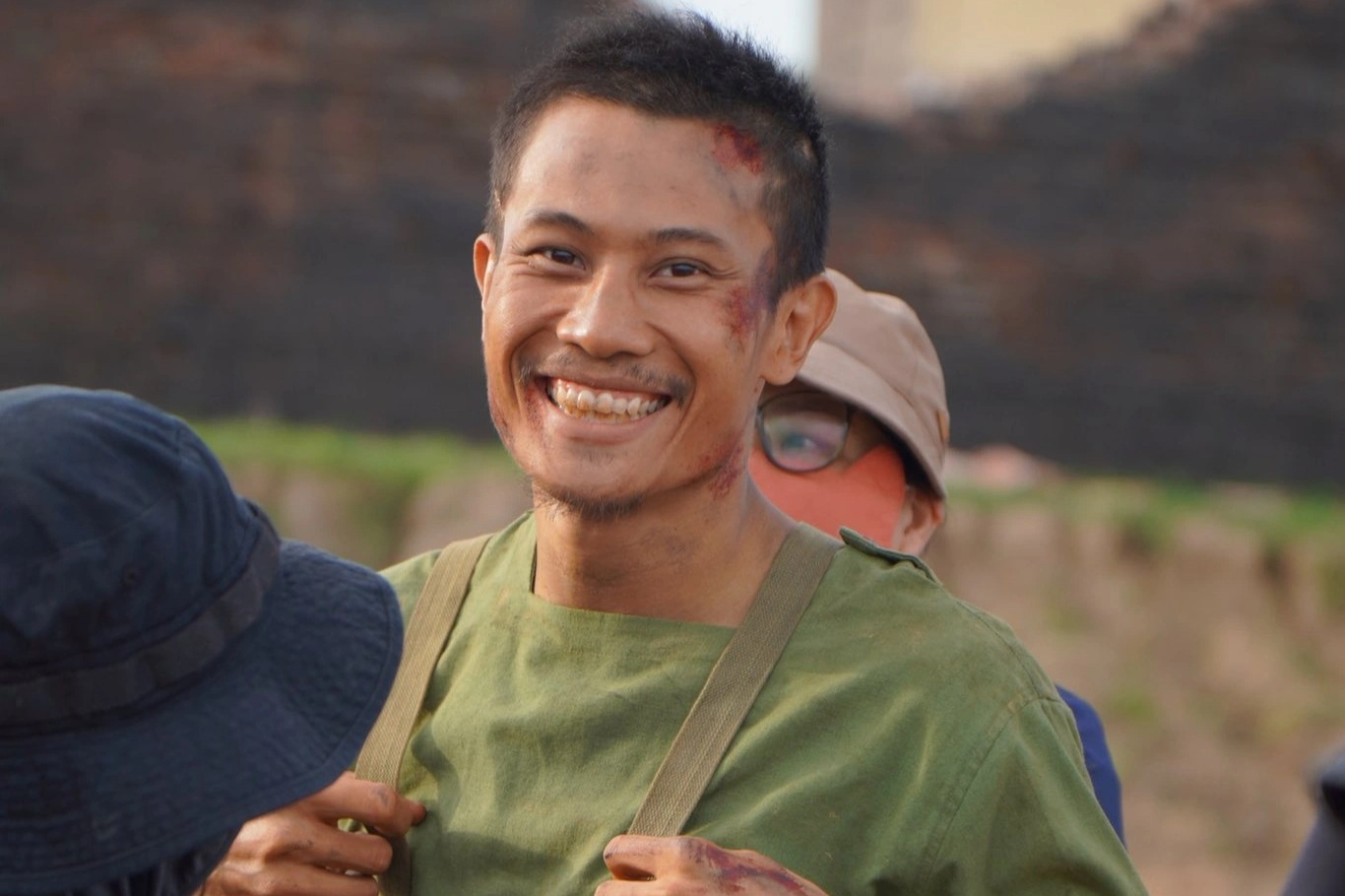 Hé lộ cảnh phim không được ra rạp gây tiếc nuối nhất Mưa Đỏ, biết lý do cắt thẳng tay không ai có thể phản bác- Ảnh 1.