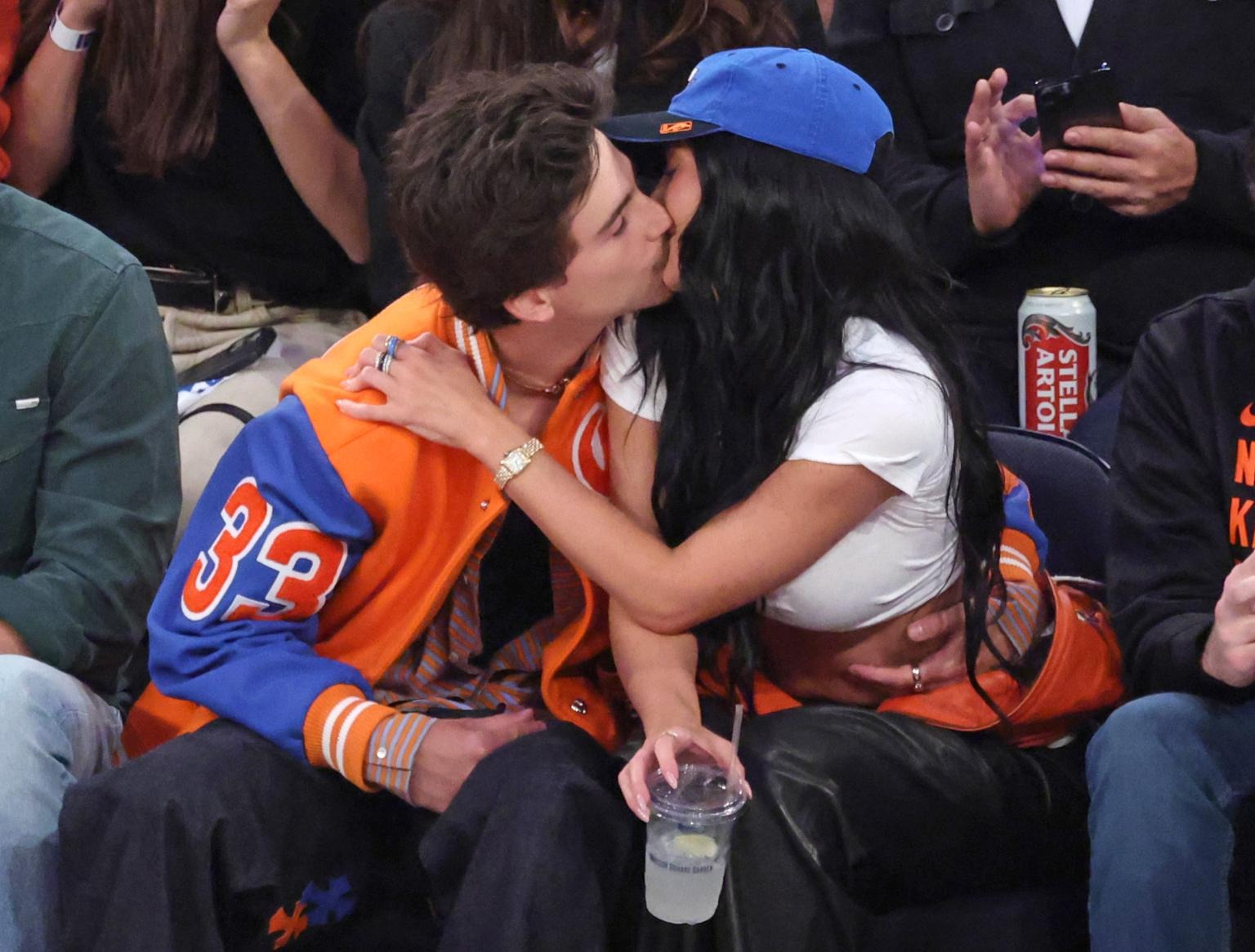 Kylie Jenner và người tình xem bóng thì ít mà thân mật thì nhiều: Đắm chìm trong tình yêu hay chỉ là