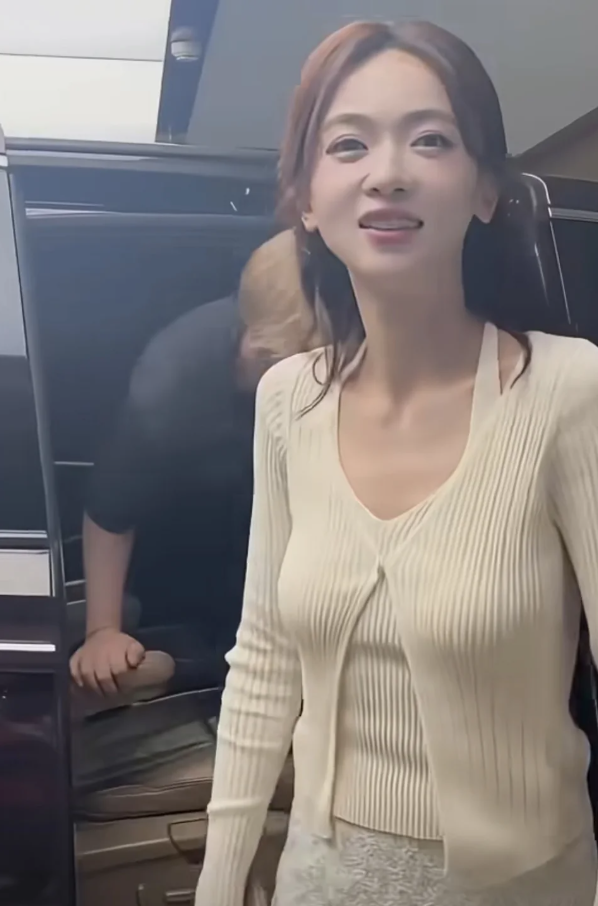 Ai đó hãy cứu lấy Ngô Cẩn Ngôn- Ảnh 1. Ai đó hãy cứu lấy Ngô Cẩn Ngôn- Ảnh 1.