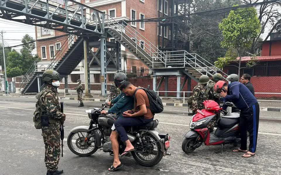 Quân đội đã nắm quyền kiểm soát an ninh tại Nepal (Ảnh: AFP)